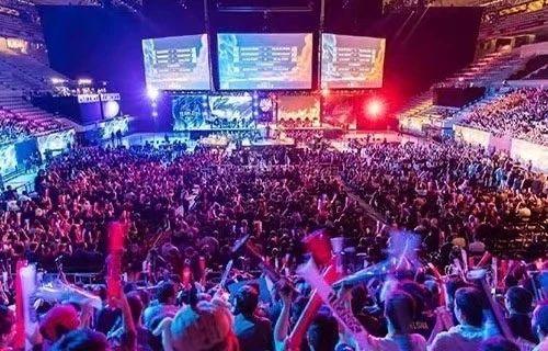 2023年最佳男子游泳运动员，覃海洋入围候选人中新体育.